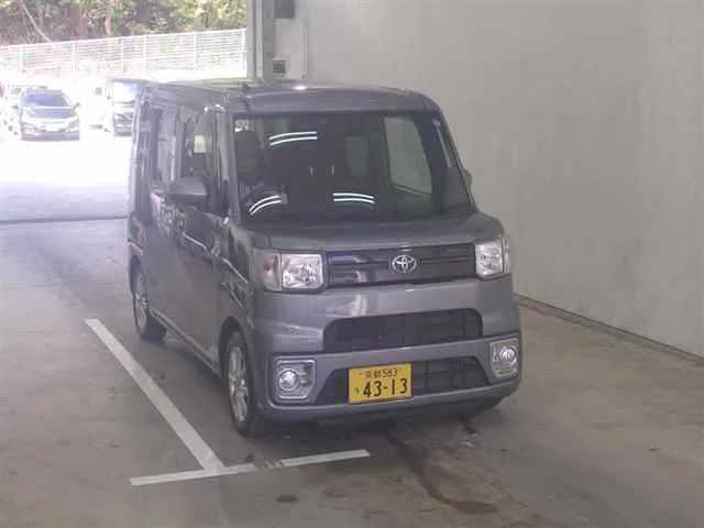 Toyota Pixis Mega LA700A 2022